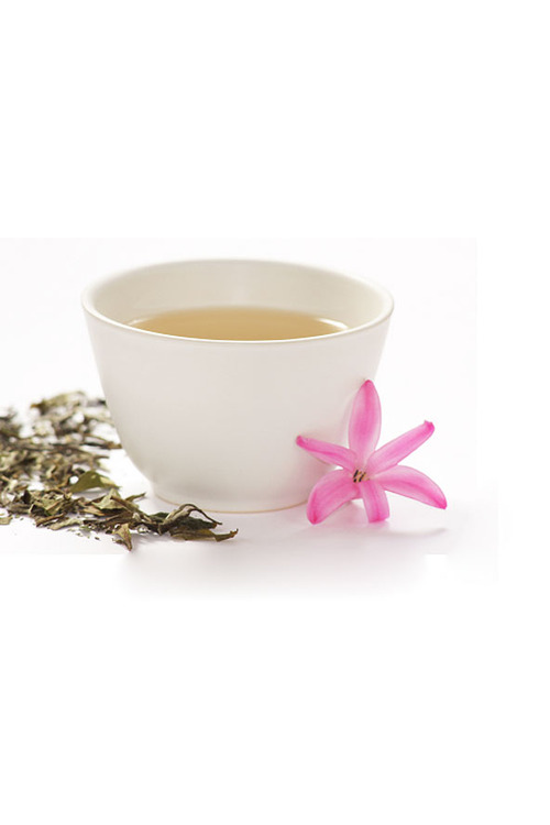 “White Tea is made from the young bud of the tea plant, which is when the leaves are at their most potent. The leaves are then dried naturally, helping to preserve their natural properties. As such, white tea is incredibly high in polyphenols, antioxidants used to fight off free radicals in the body and catechins, another group of antioxidants which have been found to reduce cholesterol in the body.” 