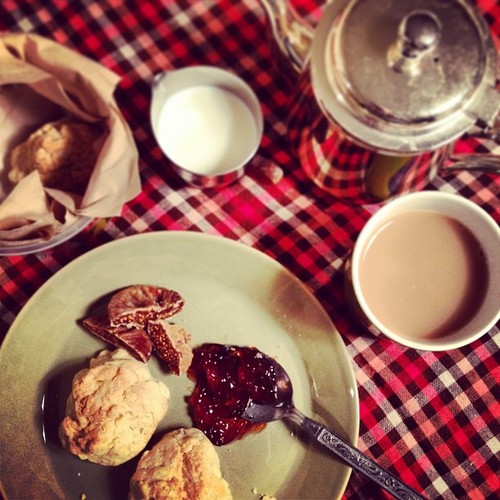 Chai, scones, higos, mermelada… con este día mejor me salto el almuerzo y paso de una a la hora del té…